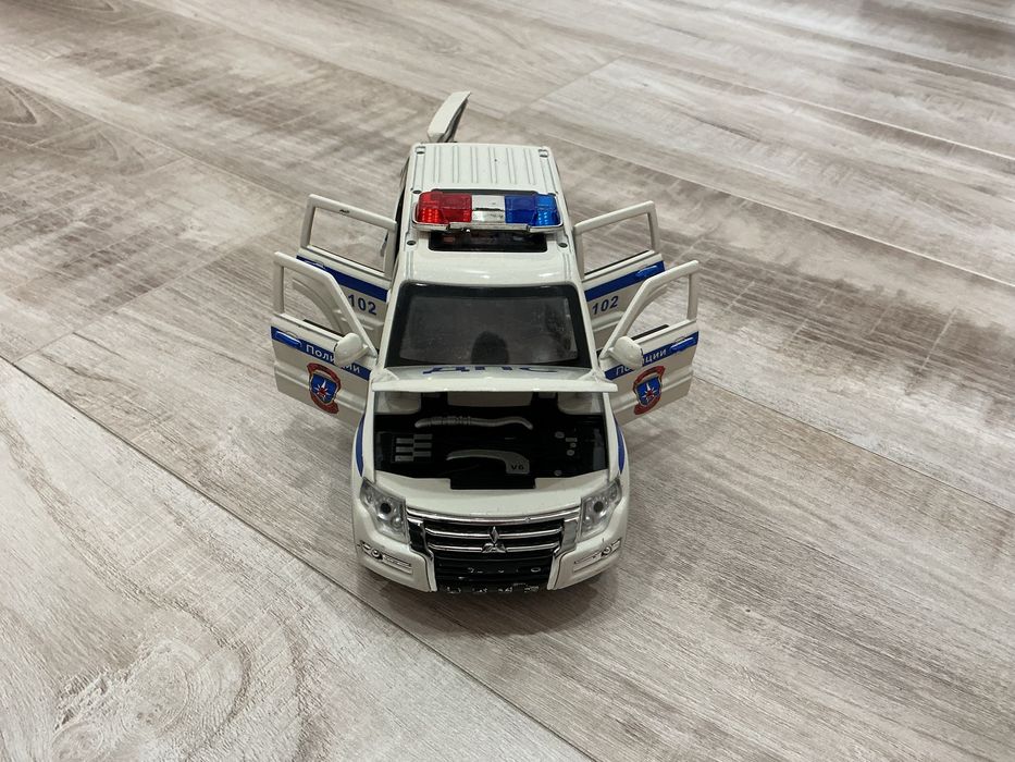 Игрушечная машина, полиция