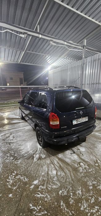 Опел зафира на ареда