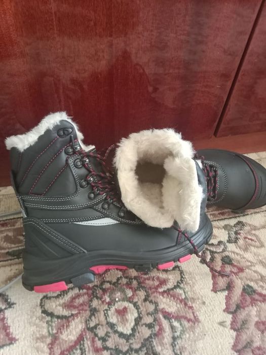 Продам сапоги новые