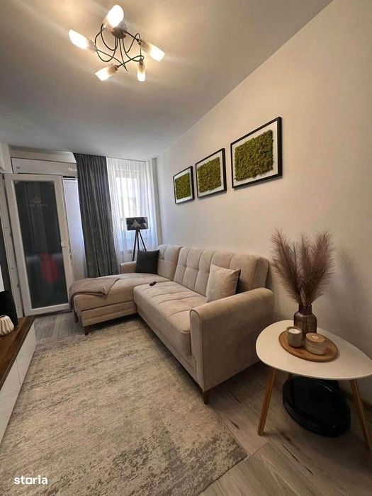 De vanzare apartament cu 3 camere, 2 balcoane, renovat, zona Pascal