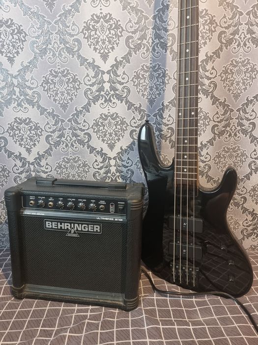 Бас гитара,комби усилитель,чехол от гитары.