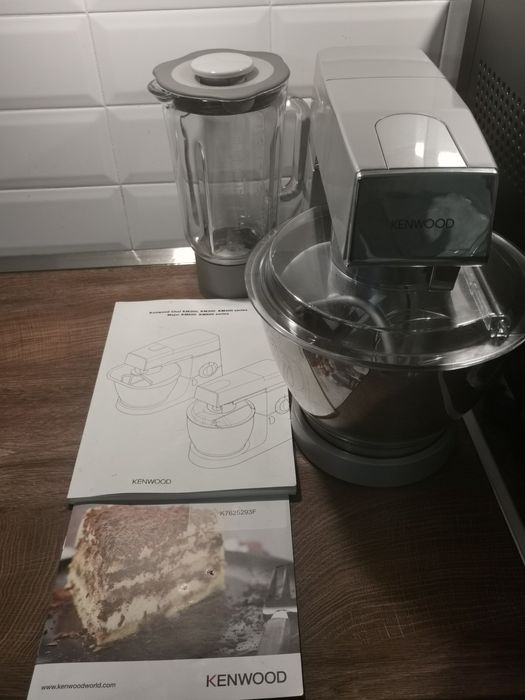Vând robot de bucatarie Kenwood Chef Classic