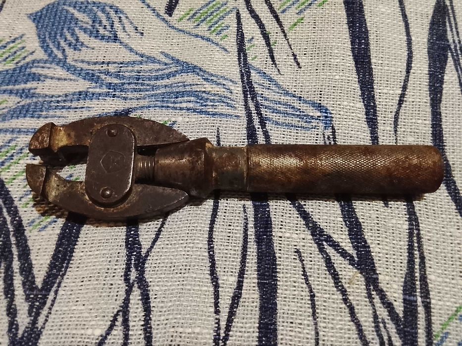 Ручные мини‑тиски ювелирные (СССР)