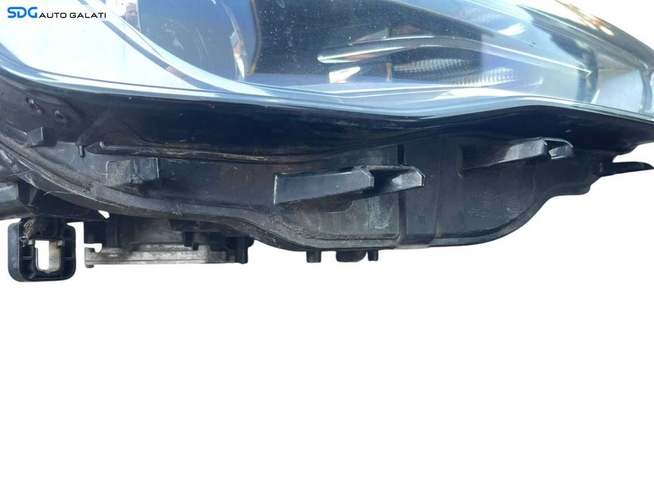 Far Xenon cu Led si Lupa Dreapta cu Defect Audi A3 8V NFL Non Facelift 2012 - 2016 Cod 8V0941006A [K3275]