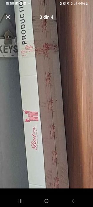 Usa cu fluturaș din sticla