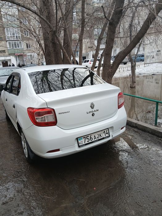 Автомобиль Рено логан