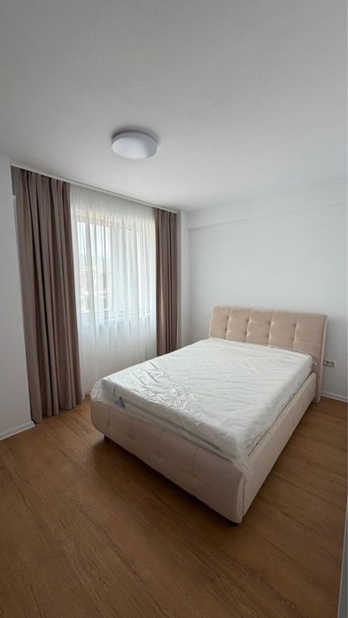 Apartament 3 camere, 2 bai, debara, balcon,Etaj 2/5 cu llift, Bloc nou.