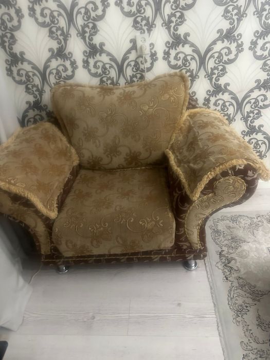 Продам диван и два кресла