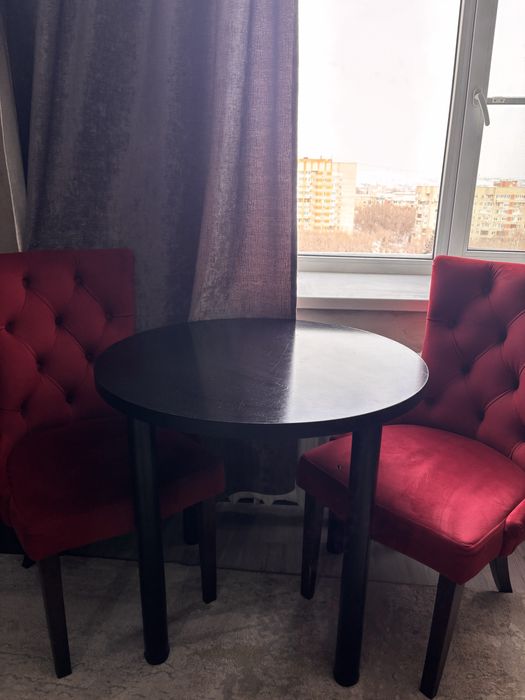 Продам стулья и столик