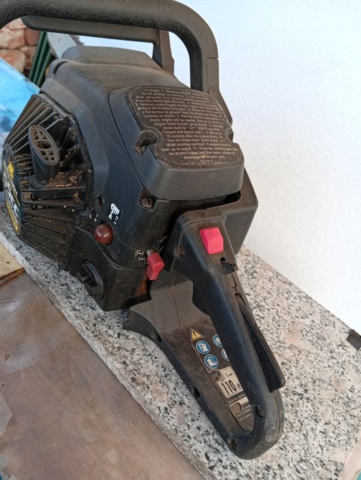 Mcculoch drujbă și trimer tăiat gard viu