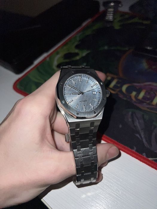 Ръчно сглабян автоматичен часовник