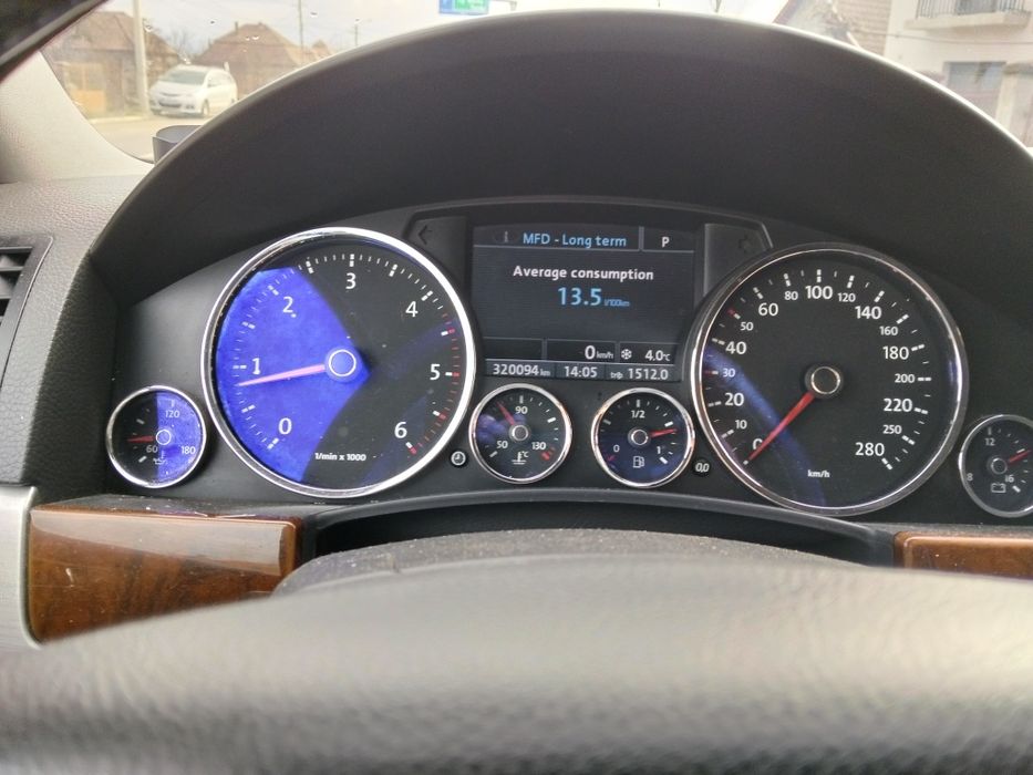 Vând vw Touareg  2008 automat 2.5