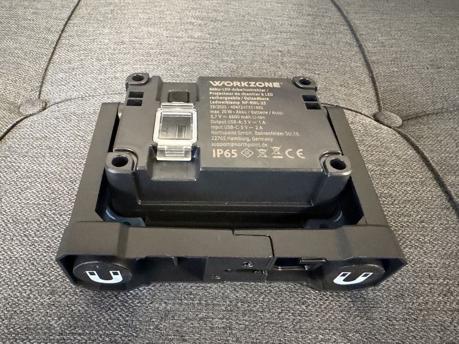 Proiector LED 2000 lumeni