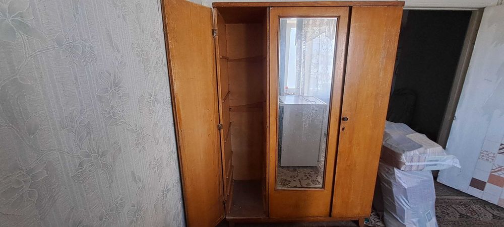 Очень срочно комод и трюмо
