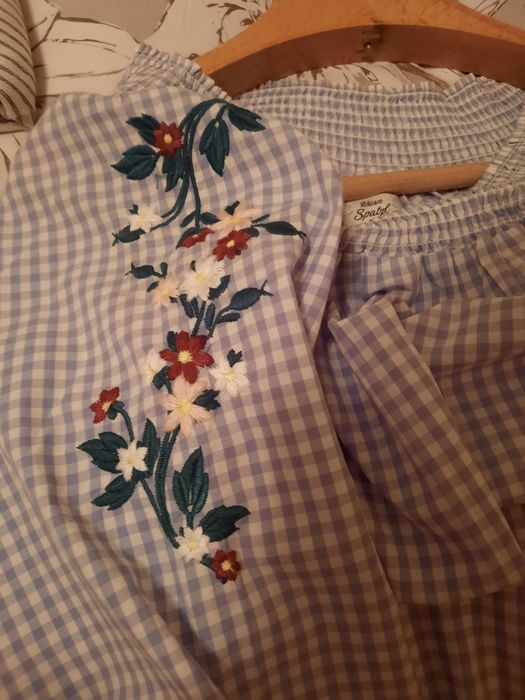 Bluza din bumbac cu broderie florala mărimea 42-44