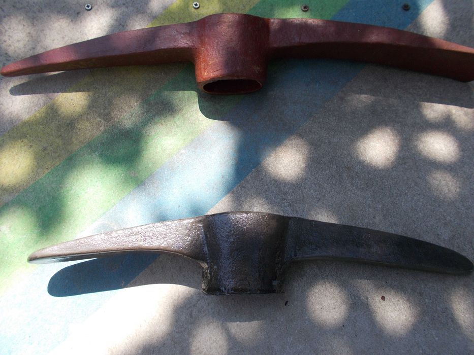 Комплект кирки от едно време производство