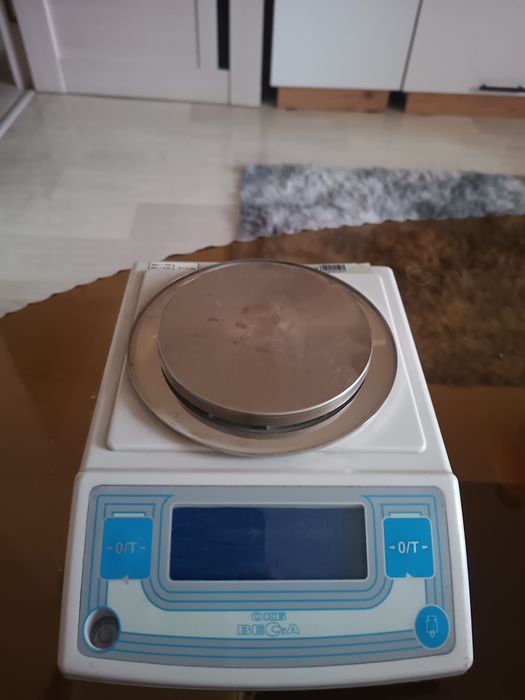 Продам лабораторные весы