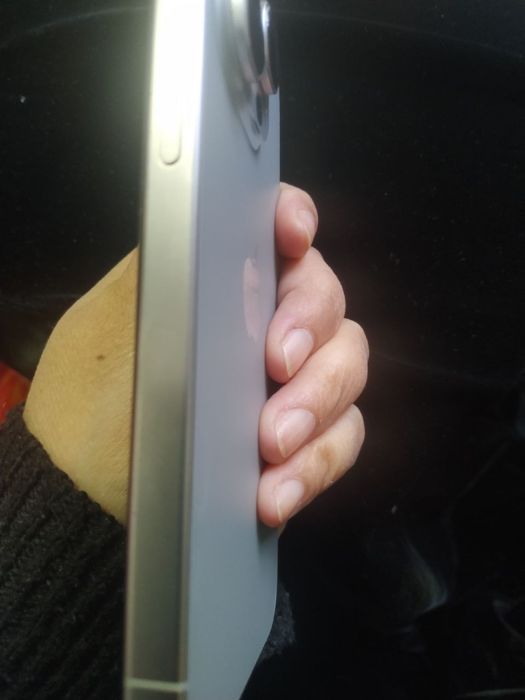 IPhon 15 pro сотилади