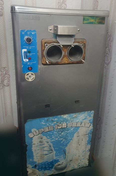 Muzqaymoq aparat sotiladi.