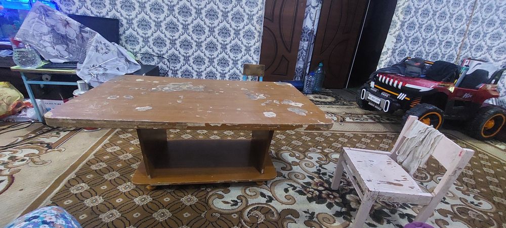 Стол сотилади холади яхши