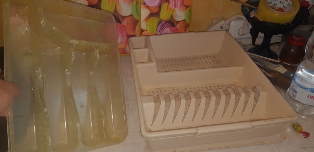 Сушилка для посуды и поддон для ложек и вилок обе за 1500