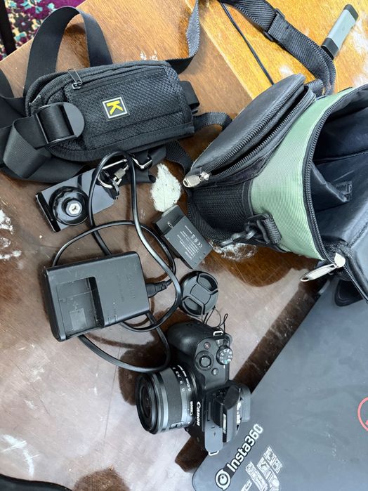 Canon EOS M50 — ideal holatda, ko‘plab aksessuarlar bilan