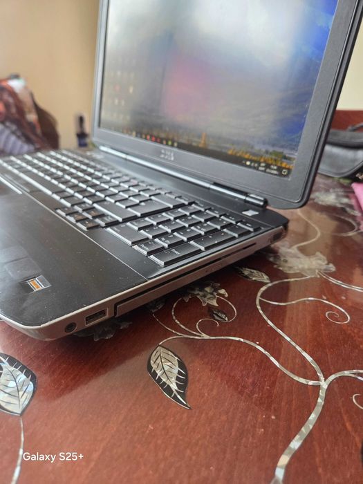 Dell Latitude E5530 512gb hard disk +128gb SSD   8gb ram