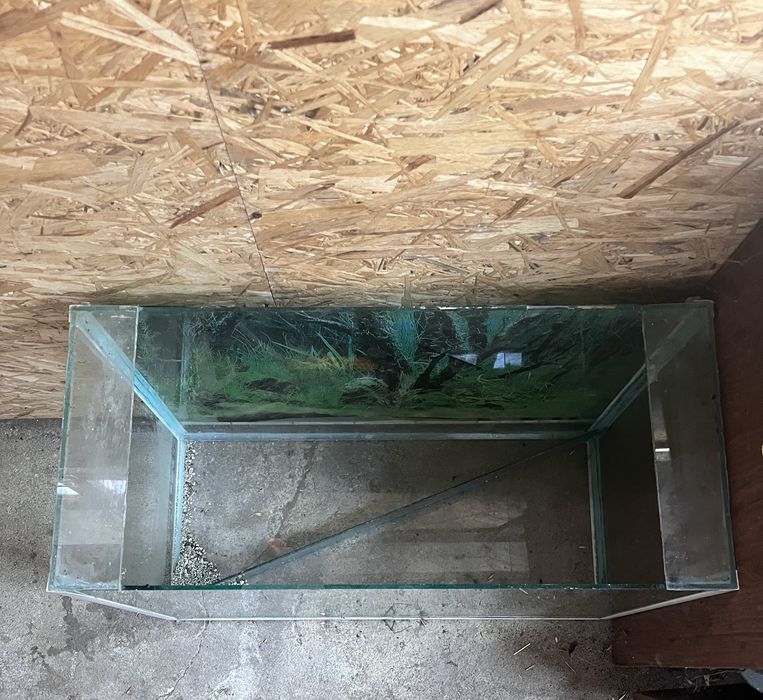 Продам Аквариум средний