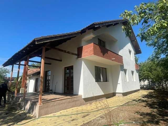 Casa solida, moderna si luminoasa: liniste totala in natura!