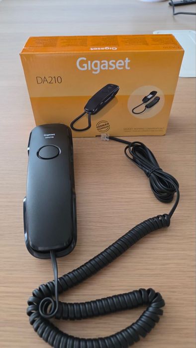 Продавам стационарни телефони Gigaset DA210 – черен и бял цвят.