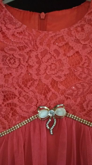 Платье на девочку  5 - 7 лет