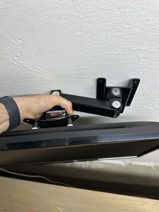 Телевизор Samsung +кронштейн