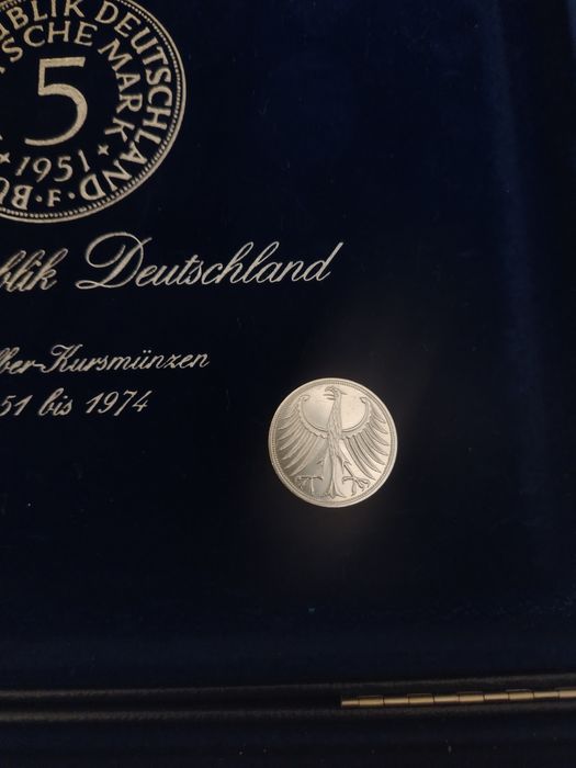 O colecție de monede din Argint