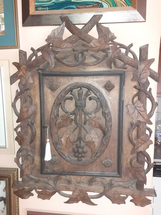 Стар рядък антикварен дървен шкаф за ключове Black Forest