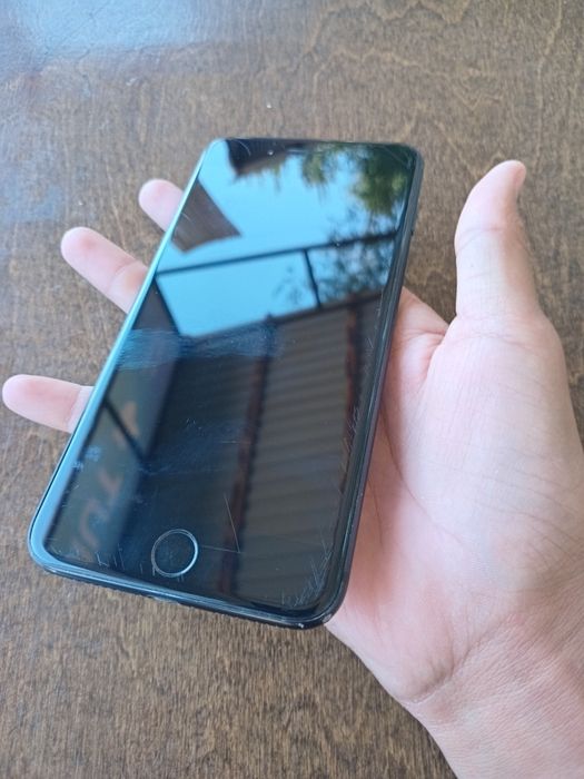 Продам iPhone 7plus