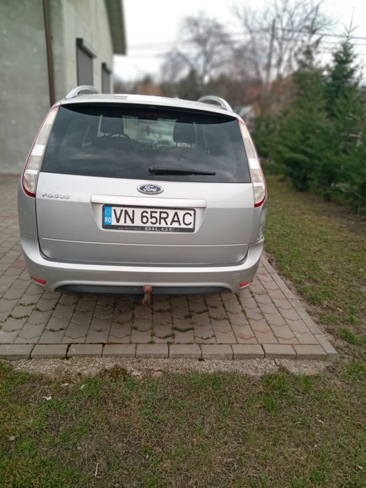 Ford Focus break benzina 1.6 an 2011 – avariat (ideal pentru reparații