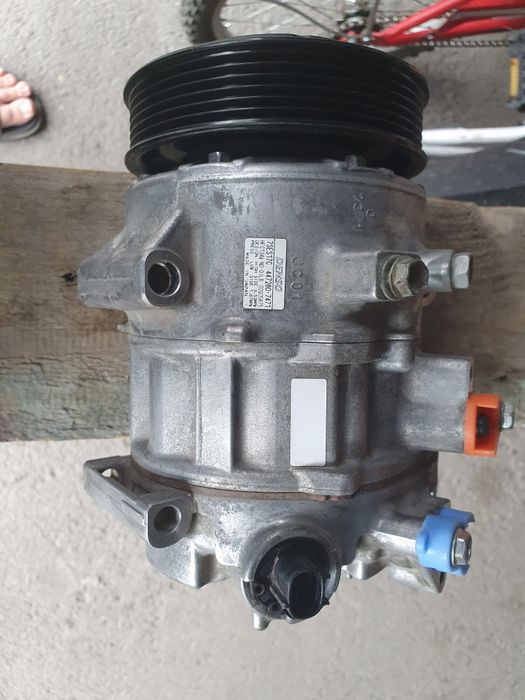 Оргинал.Компрессор кондиционера на тайота