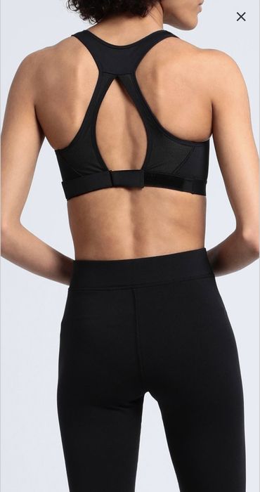 Нов спортен сутиен Nike