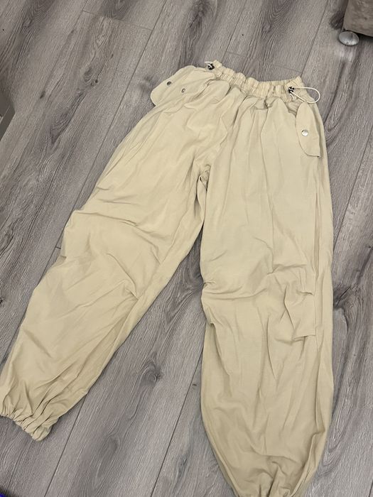 Продаю джоггеры бежевые