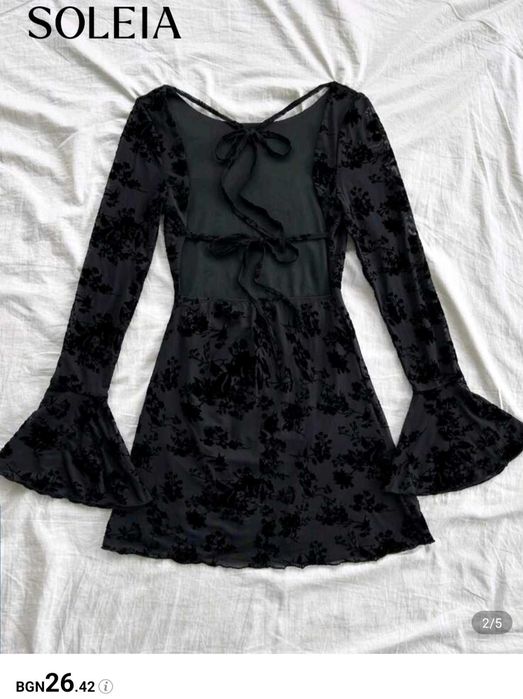 Страхотна рокля с гол гръб и широки ръкави