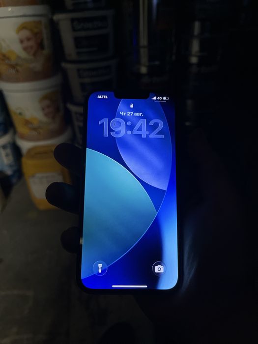 IPhone 13.
