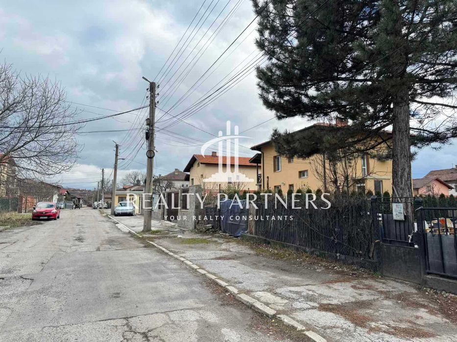 Продава Eтаж от къща - кв. Църква, гр. Перник