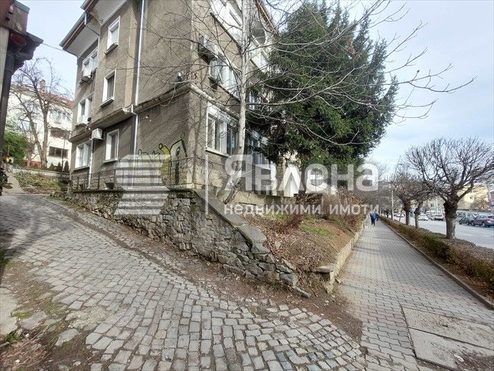 Продава се Тристаен апартамент в Велико Търново, Център - 111 кв.м за 1361 €/кв.м - Снимка #1