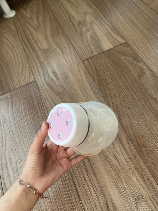 СРОЧНО продаю электронный  молокоотсос