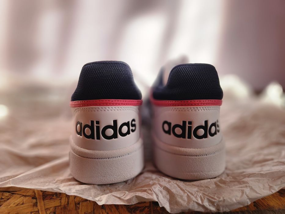 Чисто нови Adidas