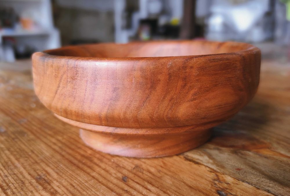 Уникални дървени купи, свещници и табели