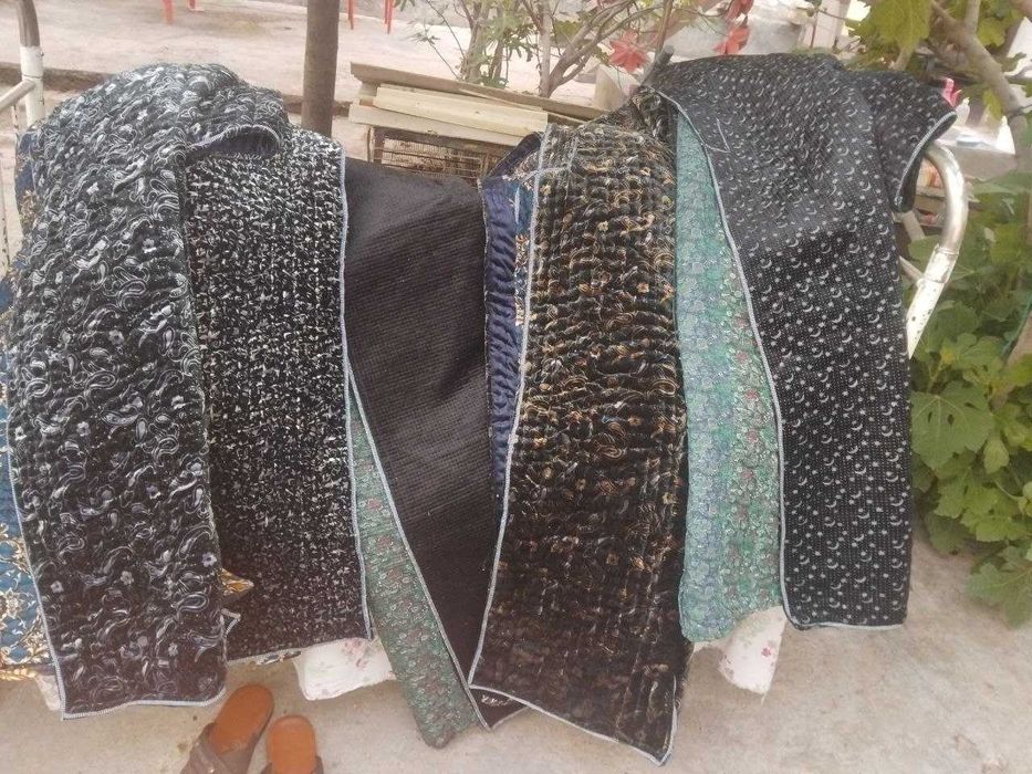 Sifatli va bejirim milliy to'nlar (choponlar) sotiladi