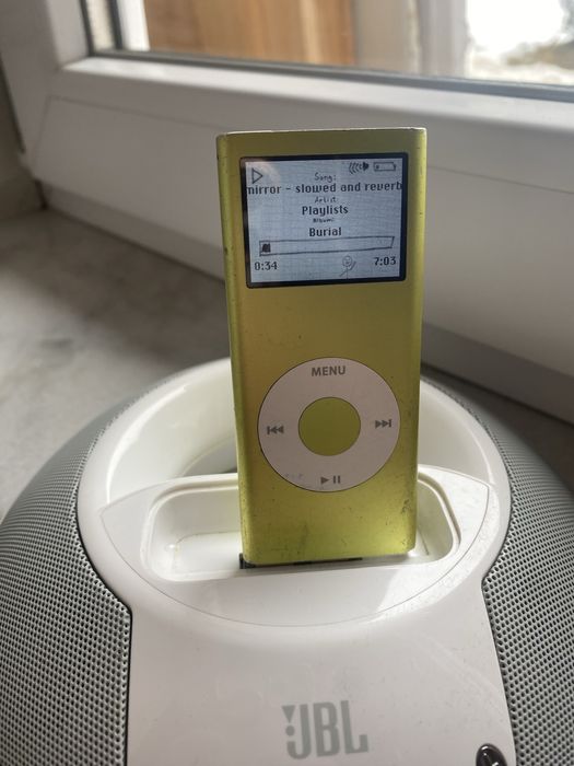 2 iPods si JBL On Stage 2