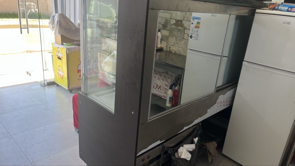 Vitrina xaladilnik tort pishiriqlar uchun