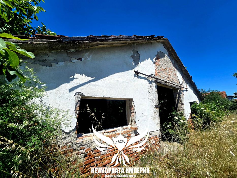 Продавам обор, краварник склад база с площ от 2617кв.м и земя 9015кв.м в гр.Първомай кв.Дебър